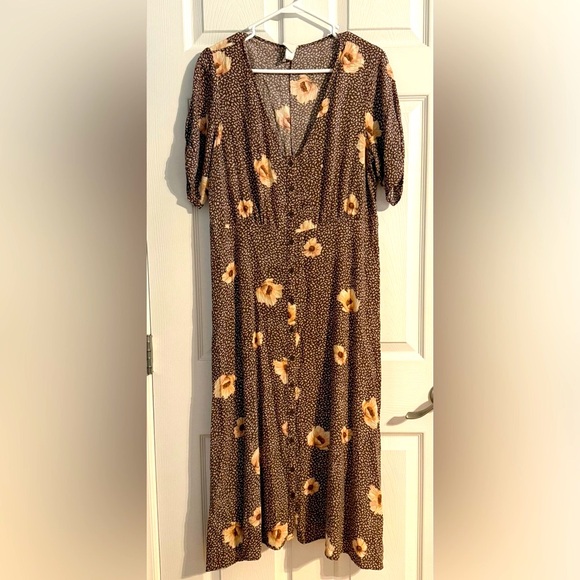 H&M Dresses & Skirts - H&M Brown Floral Button-Front Midi Dress – Size 12